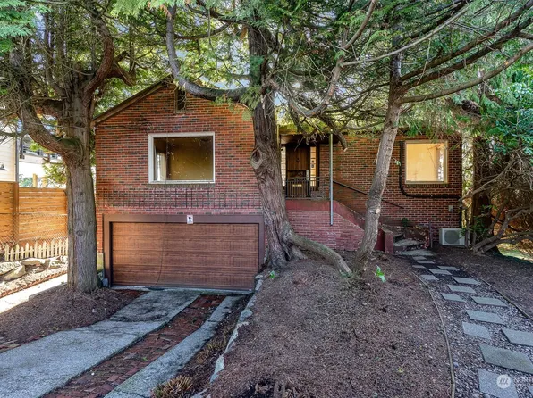 4085 Hillcrest Avenue SW, Seattle, WA 98116