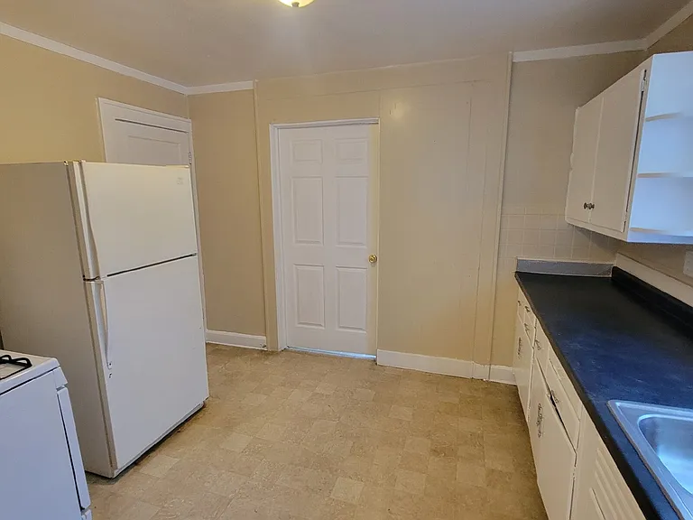 740 N Drexel Ave — Photo 5