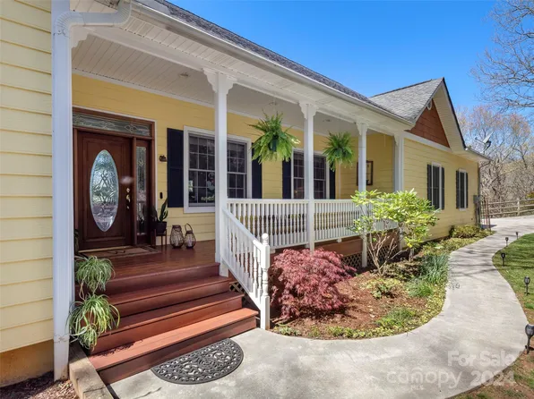 35 Cedar Dr, Mills River, NC 28759