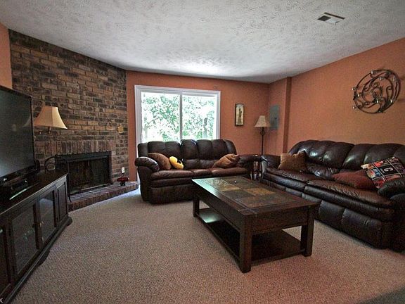 4th image of 1202 Pinecrest Pl #5-B