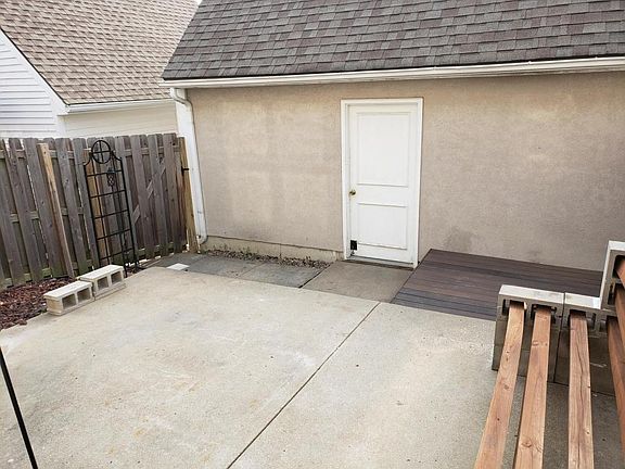 3rd image of 9752 N Montclair Ave