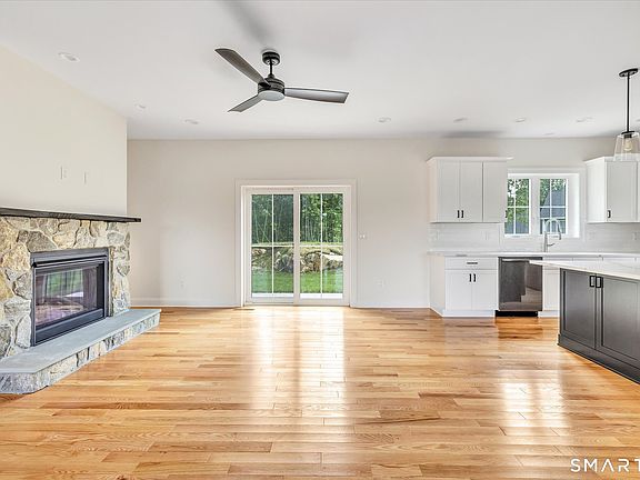 3rd image of 20 Hunting Ridge Road