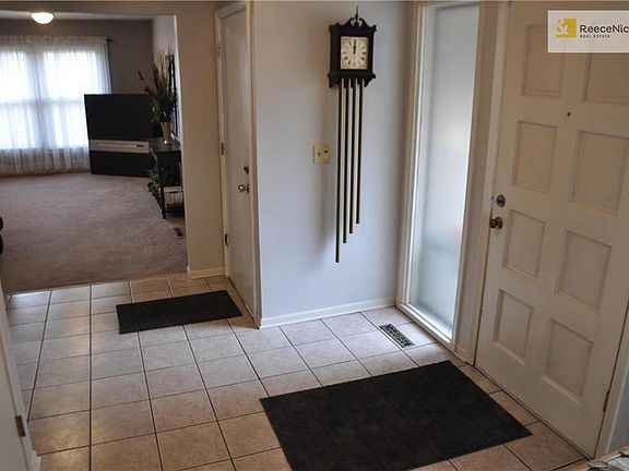Large tiled front entry