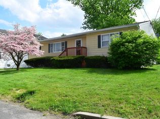 13 Gordon St, Cliffwood, NJ 07721
