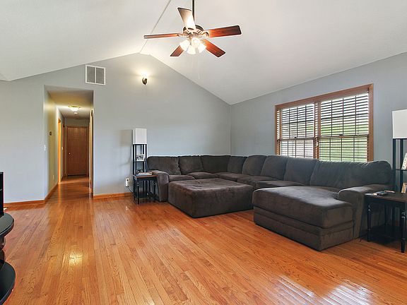 3rd image of 1209 Swan Dr