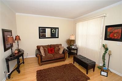 3rd image of 3204 Pleasant Plains Dr
