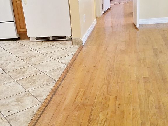 4th image of 2127 33rd St APT 4G