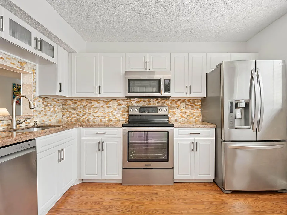 15450 Pembridge Ave E #192