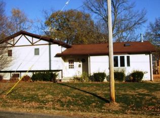 401 E McKibben St, Rossville, IL