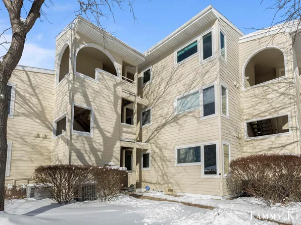 977 Lake St #10, Saugatuck, MI 49453