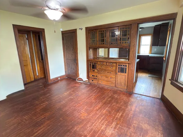 2614 Dupont Ave N — Photo 9