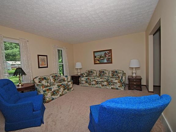 3rd image of 569 Susan Ave