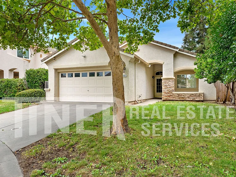 149 Canberra Ct — Photo 5