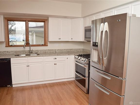 5th image of 225 Boyce St
