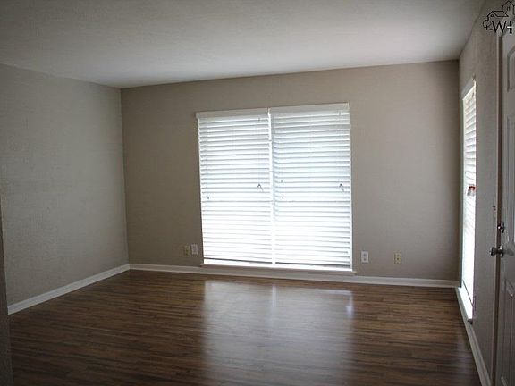 4th image of 4621 Stanford Ave