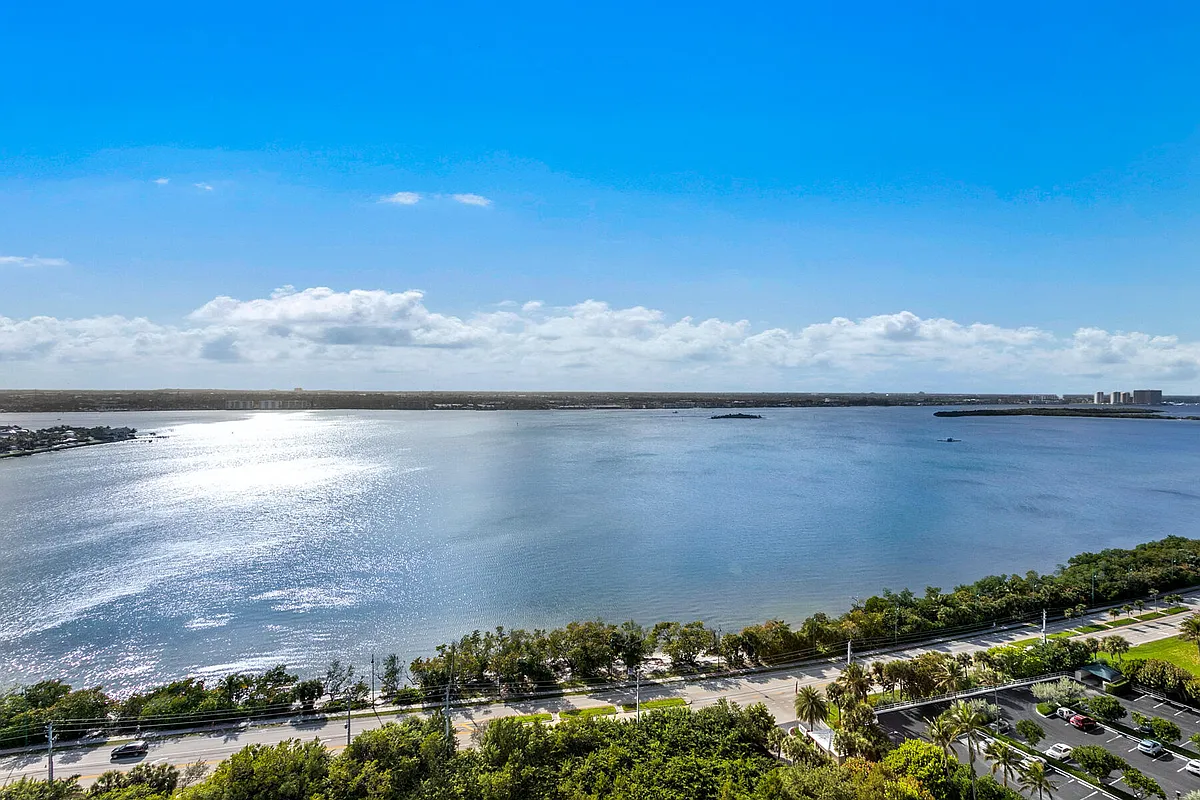 Building Photo - 5070 N Ocean Dr #21C