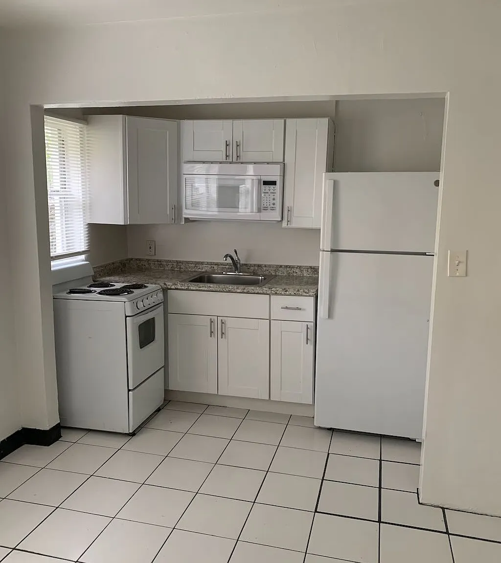 Ocean Drive Apartments — Photo 1