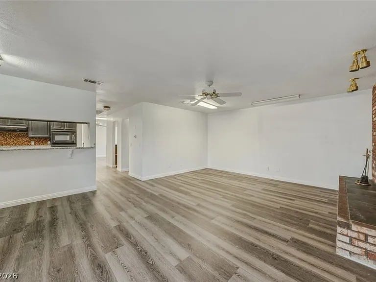 6760 W Oakey Blvd — Photo 18