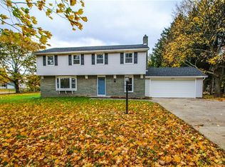 1 Holley Brook Dr, Penfield, NY 14526