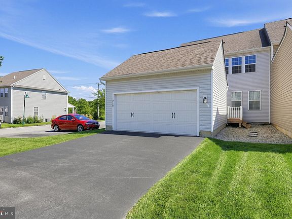 3rd image of 710 Sun Valley Ct