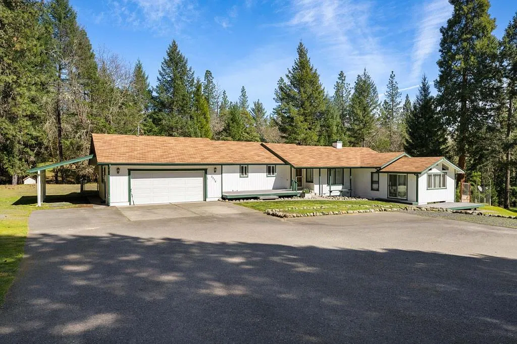 2276 Azalea Dr (Main House) — Photo 1