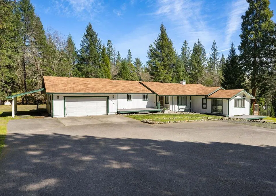 2276 Azalea Dr