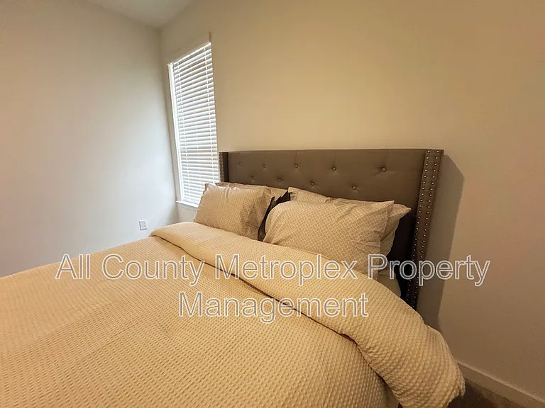 229 Invermore Dr — Photo 7