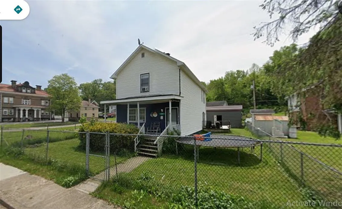 909 Water St photo 1