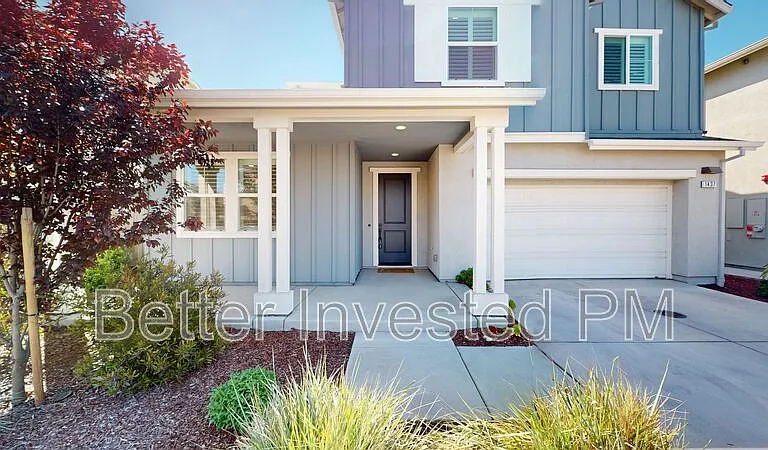 1437 Oak Cir — Photo 1