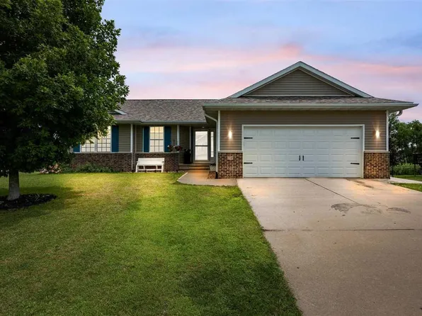 70 Cattail Ln, North Liberty, IA 52317