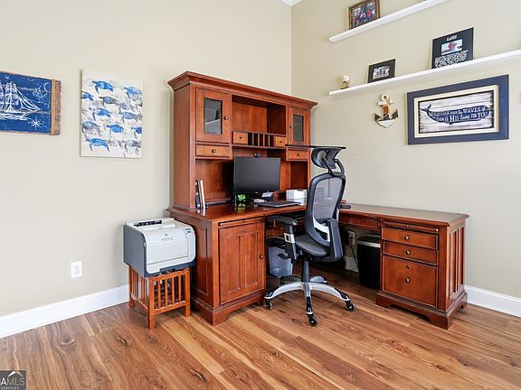 3rd image of 110 Old Wharf Rd