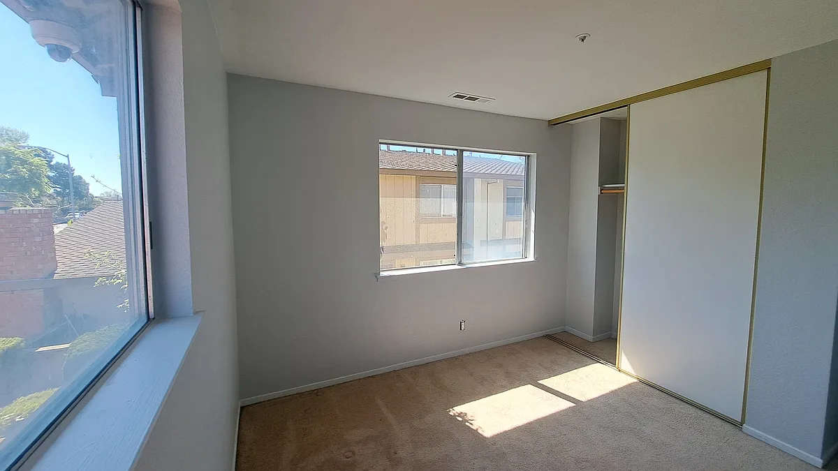 Building Photo - 2167 Medallion Dr #B