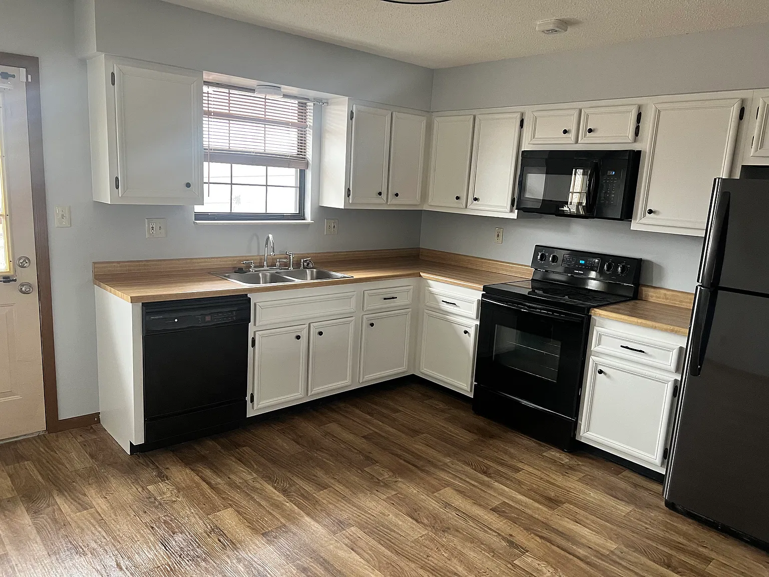 2 bed, 2000 sqft, $1,700 — Photo 1