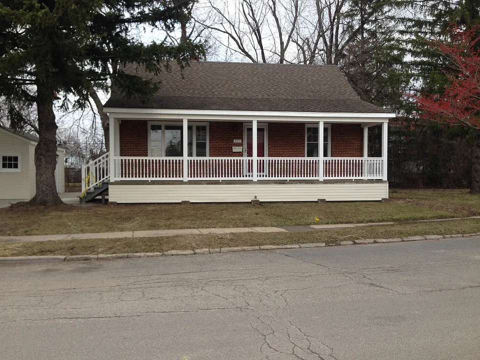 251 University Ave