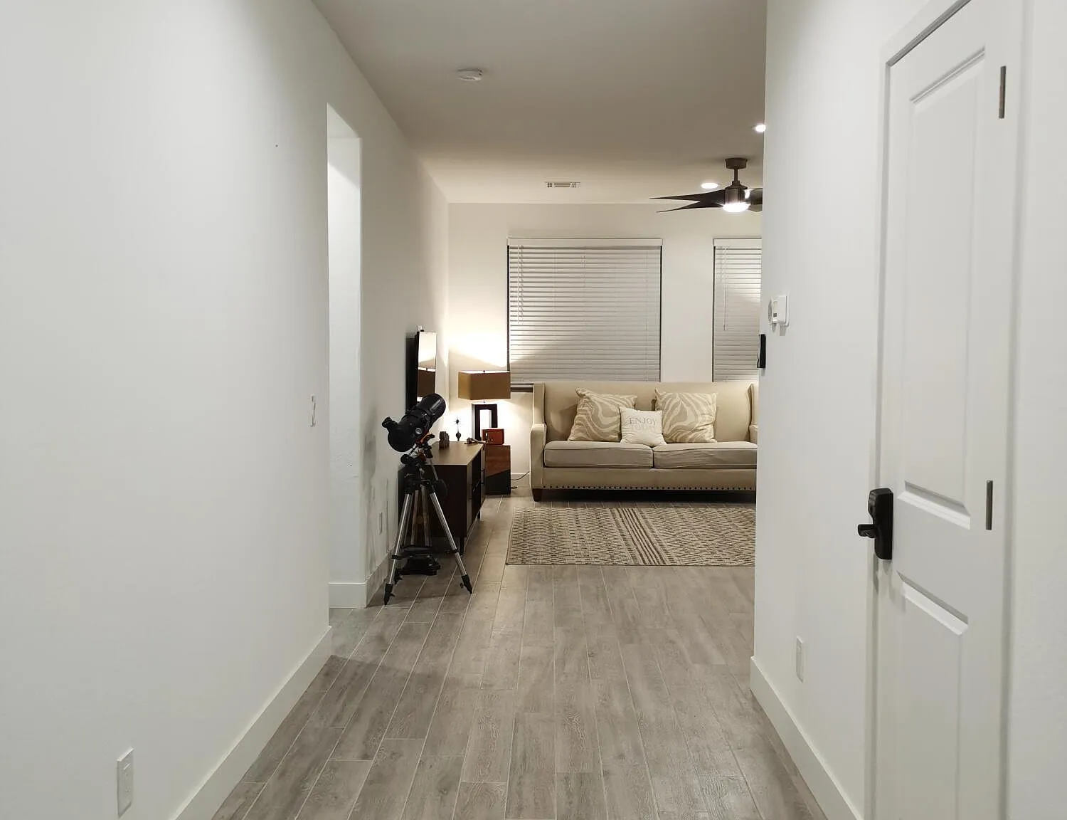 3 bed, 2.0 bath, 1637 sqft, $2,600 — Photo 3