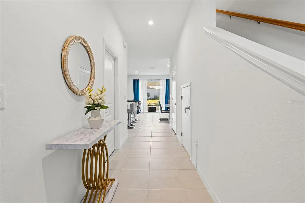 3 bed, 2.5 bath, 1373 sqft, $2,000 — Photo 4