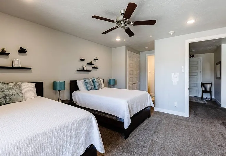 5662 W Clubhouse Dr — Photo 14