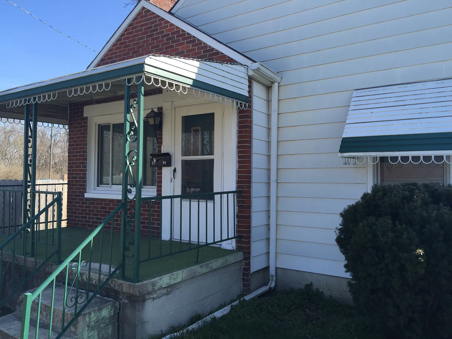 2598 S High St photo 1