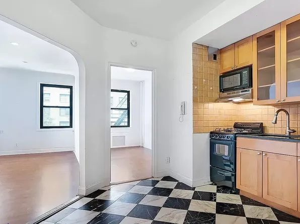 1295 3rd Avenue image 1 of 5