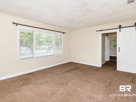 4th image of 102 Blacksher Ct