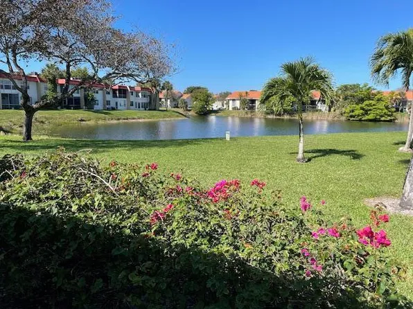 307 Lake Evelyn Drive, West Palm Beach, FL 33411