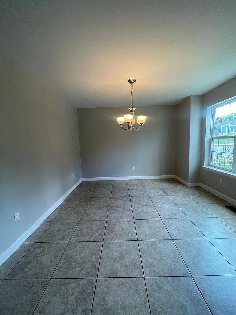 3 Bedroom 2.5 Bathroom — Photo 2