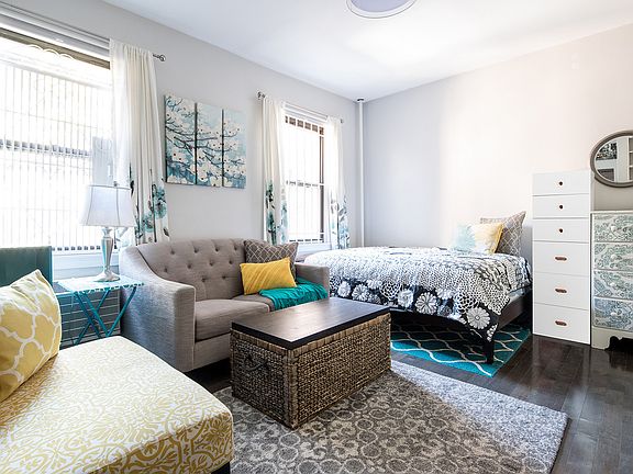 3rd image of 419 W 47th St APT D4