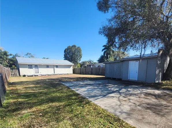 2248 Marina Park Dr, Fort Myers, FL 33905