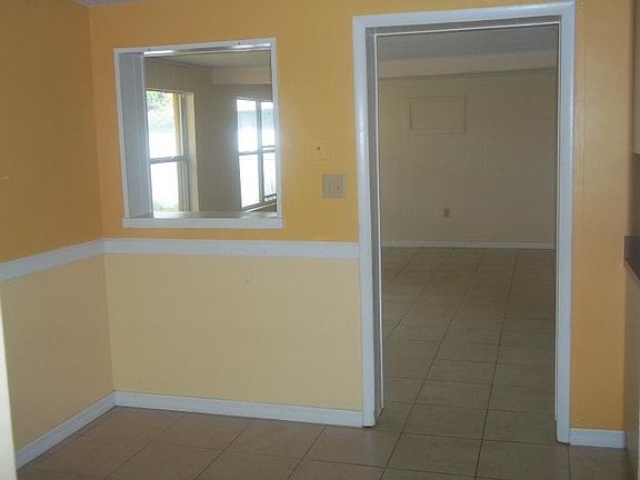 3rd image of 2925 Willow Ave