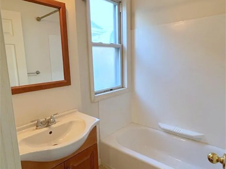 37 Oak St #2F — Photo 8
