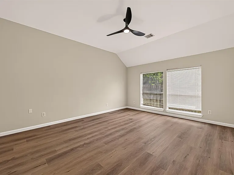706 Silver Creek Cir — Photo 18