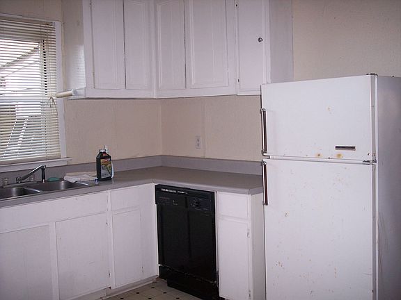 kitchen,nice size with pantry