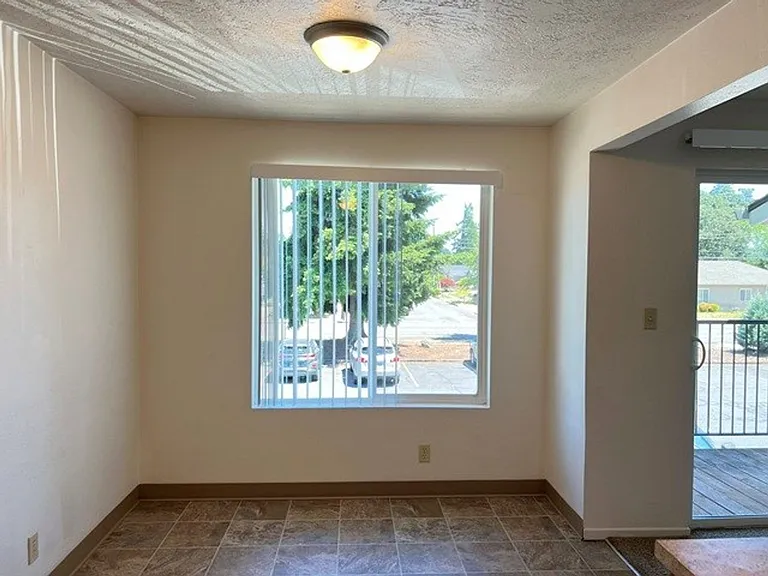 1125 Wyatt Ave — Photo 13