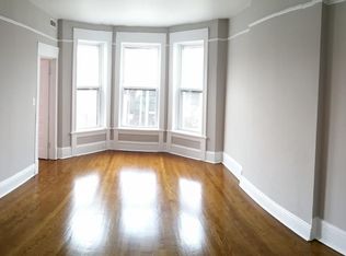 851 W Addison St #2, Chicago, IL 60613